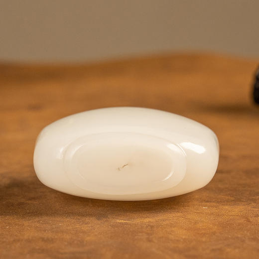 清 白料器鼻烟壶 商品图2