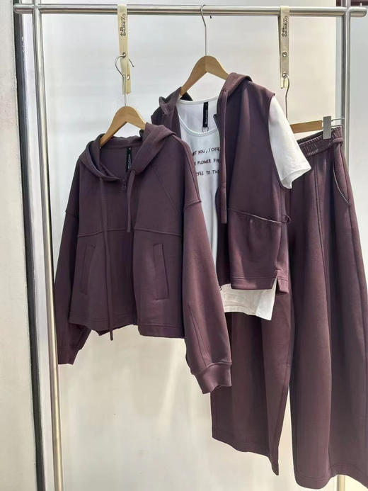 水淼2025夏新款纯棉小U领气质百搭T恤0401（字母立体浮雕刺绣） 商品图3