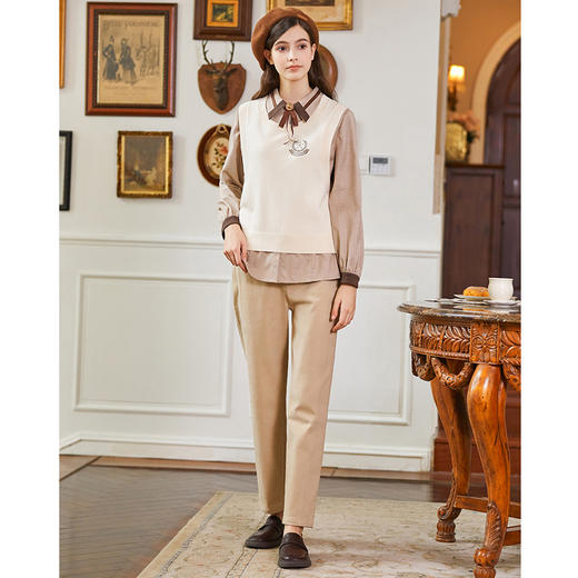 Famecoco绣花徽章学院风针织马甲背心女冬FAB8CA031 商品图4