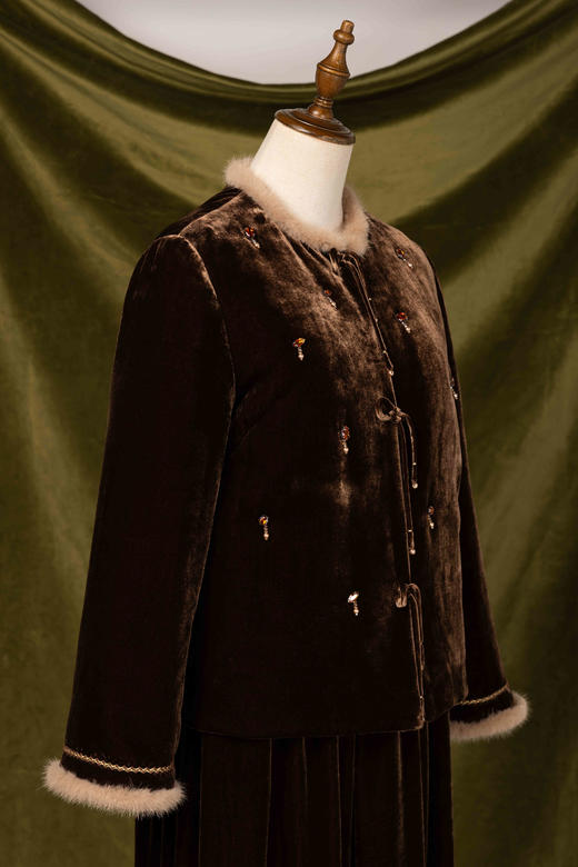 荷言HEYEN 小凯司令 真丝丝绒夹棉对襟苏手工外套宝宝款 商品图1