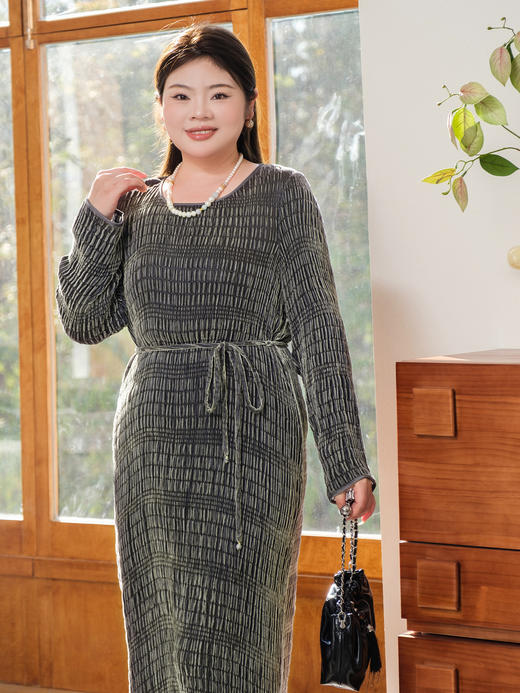 【真丝泡泡绒连衣裙】美丽客栈秋冬新款高级感长袖圆领连衣裙女大码女装 商品图2