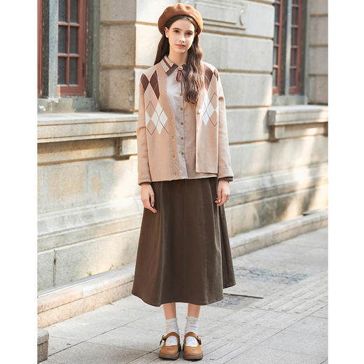 Famecoco范可儿女士v领经典菱格针织开衫外套冬款FAB8DE042 商品图3