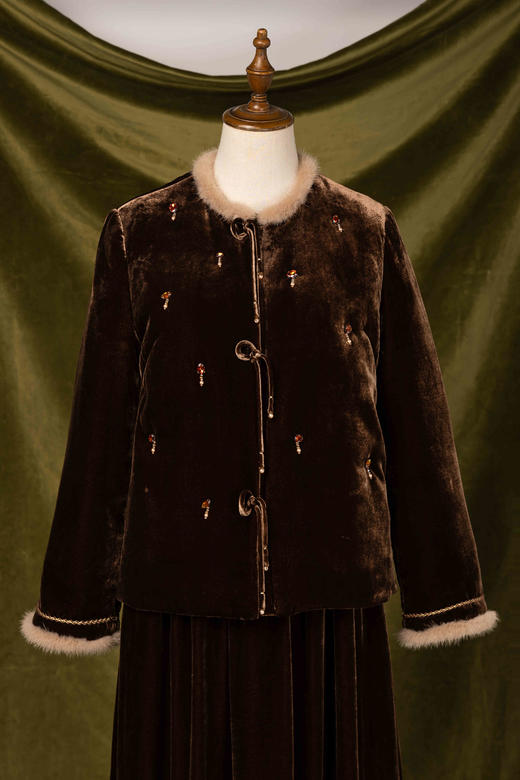 荷言HEYEN 小凯司令 真丝丝绒夹棉对襟苏手工外套宝宝款 商品图0