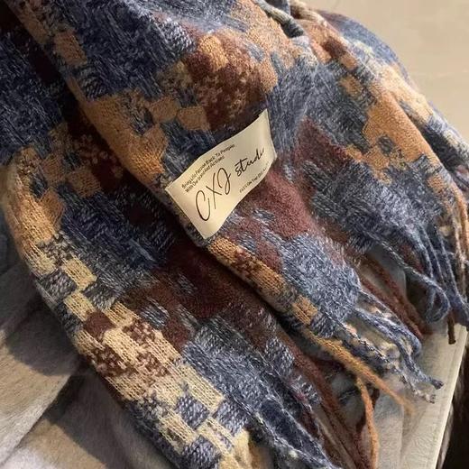 【潮流韩范；百搭不挑！】秋冬必备，围巾披肩两用，温暖又时髦。复古格子，韩系气息，高级感十足。男女款式，适合情侣，更添浪漫氛围！ 商品图9