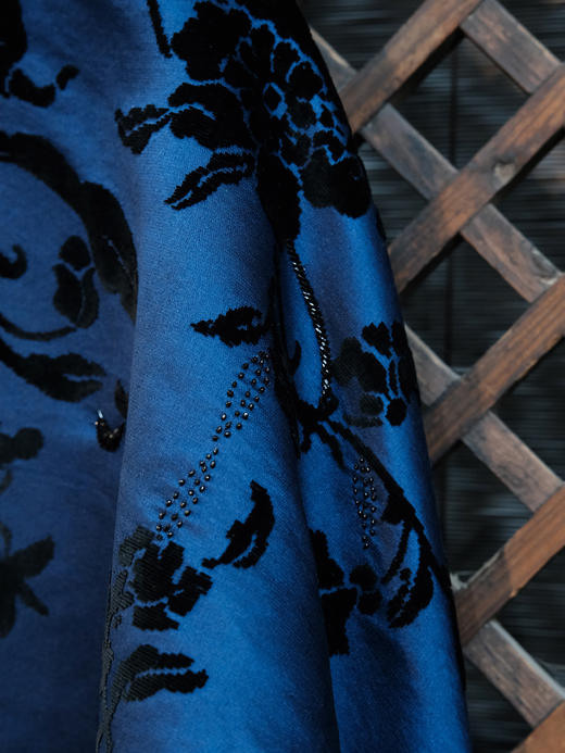 盛唐牡丹 |石青底色真丝漳绒外套-钉珠款(钉珠花纹随机） 商品图8