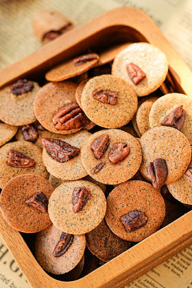 解馋又解压！【碧根果红茶奶香小脆】碧根果含量≥35% 进口红茶粉+鲜牛乳+黄油！0反式脂肪酸！独立小包装！一口一片嘎嘣脆！