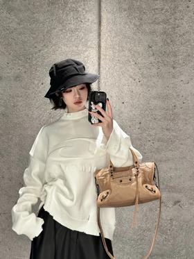 B家 新款浮雕立体字母破洞针织毛衣‼️（DY）