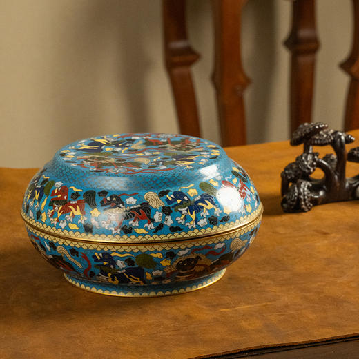 清 铜胎掐丝珐琅狮子滚绣球圆形盖盒 商品图0