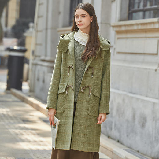 Famecoco冬季连帽格子牛角扣羊毛大衣女款FAB8AR026 商品图1