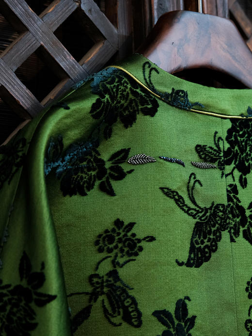 盛唐牡丹| 翡翠绿蝶恋花漳缎外套-钉珠款(钉珠花纹随机） 商品图9