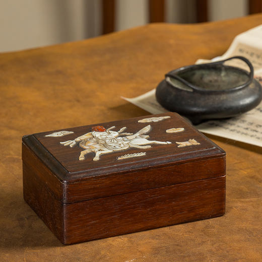 清 红木嵌螺钿狩猎图人物盖盒 商品图0