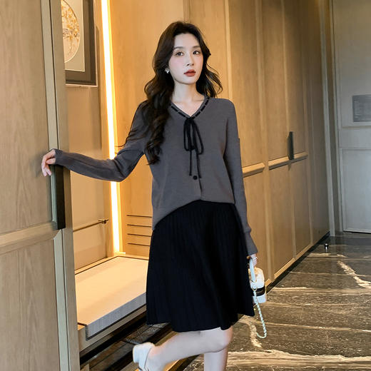 奢姿大码女装2024冬季蝴蝶结减龄V领两件套胖妹妹时尚针织套装9844953688 商品图4