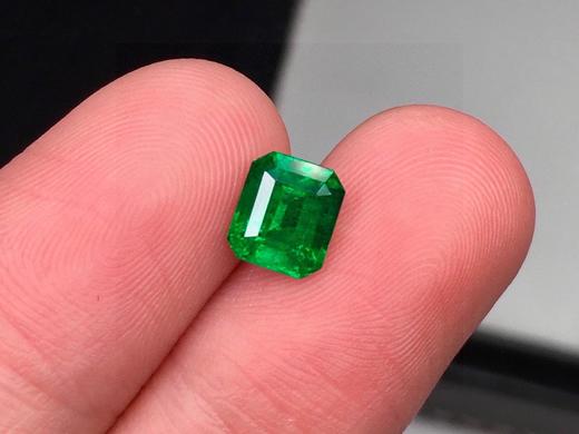 0.94ct刻面祖母绿裸石 商品图3