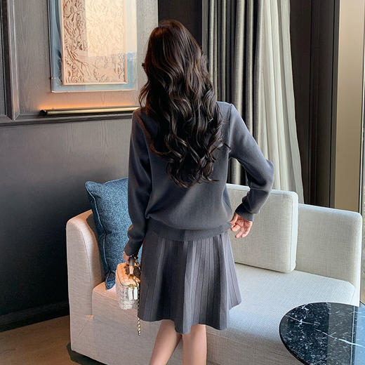 奢姿大码女装2025秋季简约通勤套装胖妹妹时尚上衣半裙针织两件套9643969275 商品图3
