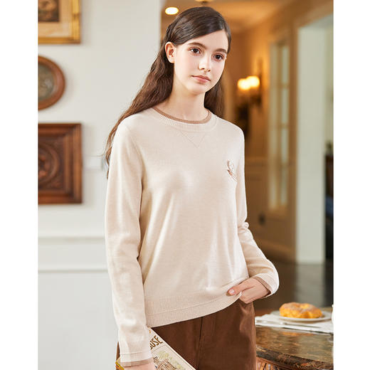 Famecoco范可儿圆领刺绣徽章长袖针织衫冬FAB8DB031 商品图2