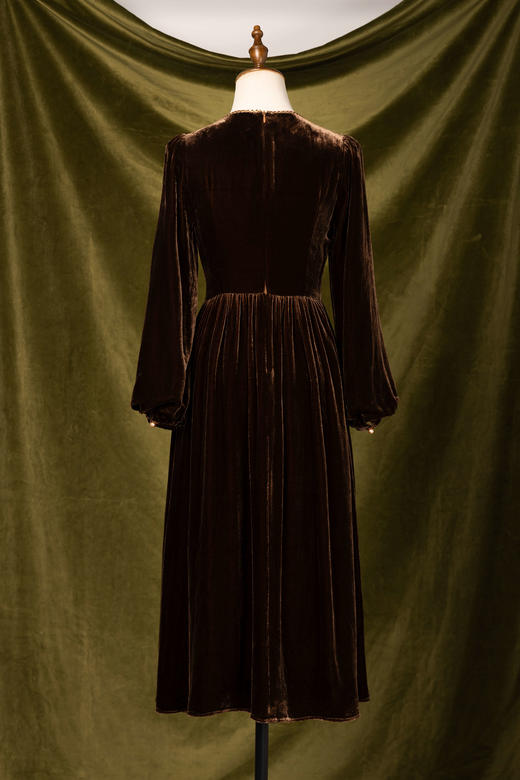 荷言HEYEN 松下问君 真丝丝绒纯手工松树钉珠绣连衣裙高级定制 商品图4