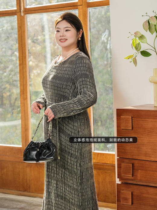 【真丝泡泡绒连衣裙】美丽客栈秋冬新款高级感长袖圆领连衣裙女大码女装 商品图6