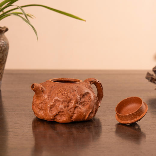 《供春壶》 王芳 正高级工艺美术师、江苏省工艺美术协会会员、宜兴紫砂行业协会会员、优秀中青年紫砂艺术家 商品图2