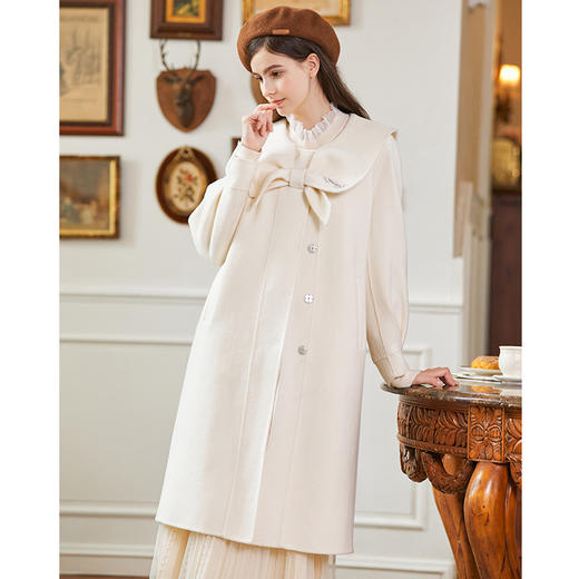 Famecoco蝴蝶结披肩领绵羊毛大衣长款女冬FAB8AR022 商品图1