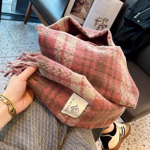 【潮流韩范；百搭不挑！】秋冬必备，围巾披肩两用，温暖又时髦。复古格子，韩系气息，高级感十足。男女款式，适合情侣，更添浪漫氛围！ 商品图11