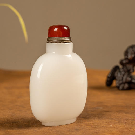 清 白料器鼻烟壶 商品图0