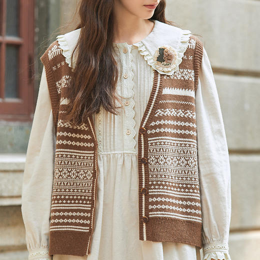 Famecoco范可儿女士v领提花毛衣马甲背心FAB8CA023 商品图4