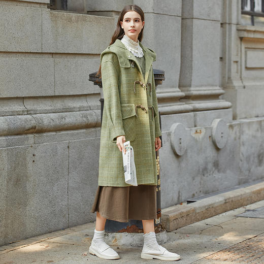 Famecoco冬季连帽格子牛角扣羊毛大衣女款FAB8AR026 商品图4