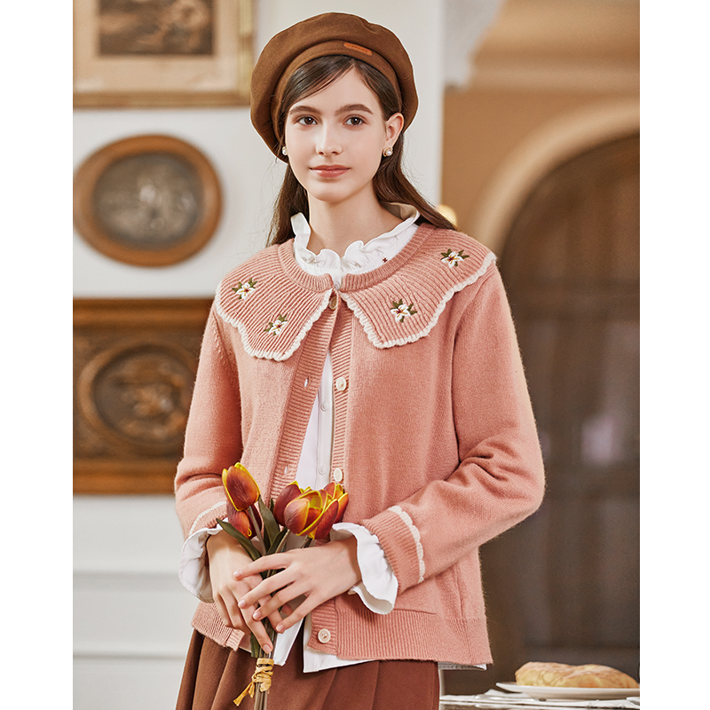 Famecoco范可儿娃娃领手工绣花毛衣开衫外套冬款FAB8DE043