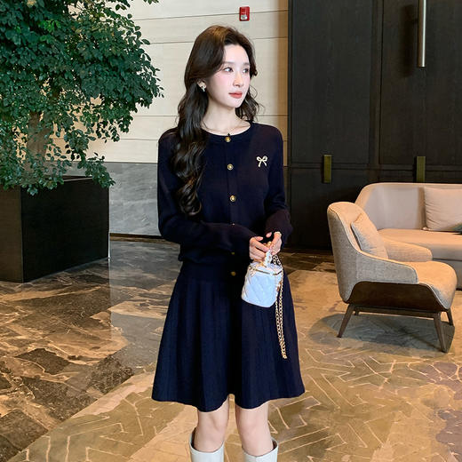 奢姿大码女装2025秋季简约通勤套装胖妹妹时尚上衣半裙针织两件套9643969275 商品图1