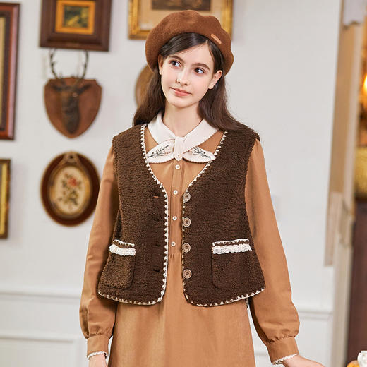 Famecoco范可儿V领贝壳绣外穿马甲女款秋冬FAB8CA003 商品图2