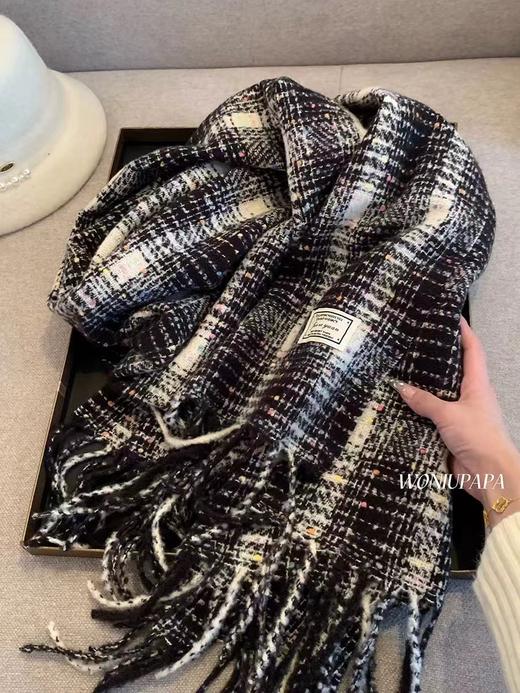 【潮流韩范；百搭不挑！】秋冬必备，围巾披肩两用，温暖又时髦。复古格子，韩系气息，高级感十足。男女款式，适合情侣，更添浪漫氛围！ 商品图8
