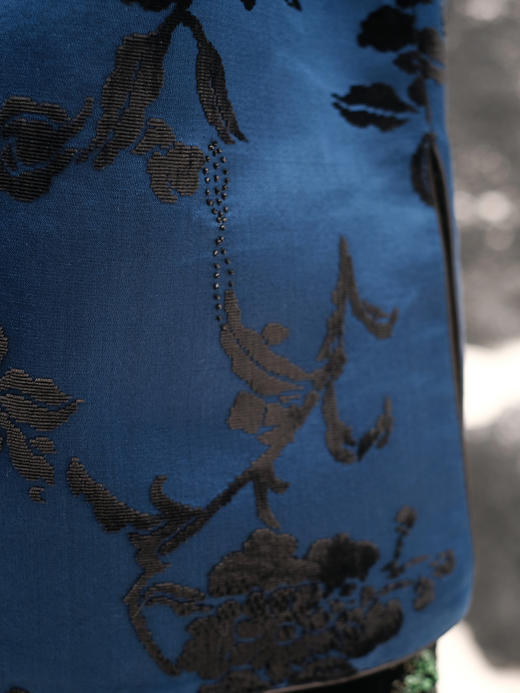 盛唐牡丹 |石青底色真丝漳绒外套-钉珠款(钉珠花纹随机） 商品图2