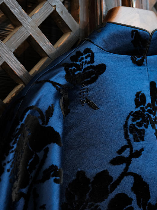 盛唐牡丹 |石青底色真丝漳绒外套-钉珠款(钉珠花纹随机） 商品图5