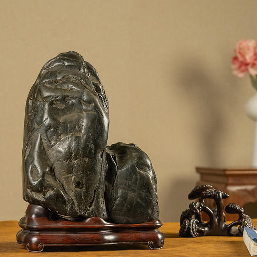 清 胡远款灵璧石诗文文房赏石（红木座） 商品图0