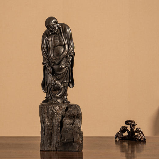 清 紫檀木雕罗汉像 商品图0