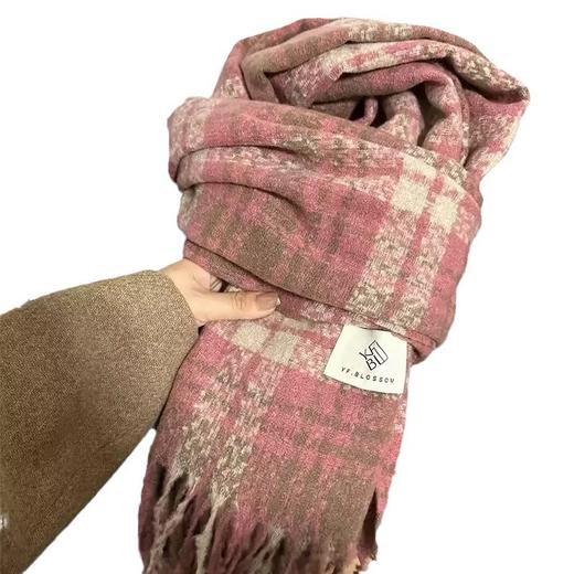 【潮流韩范；百搭不挑！】秋冬必备，围巾披肩两用，温暖又时髦。复古格子，韩系气息，高级感十足。男女款式，适合情侣，更添浪漫氛围！ 商品图13