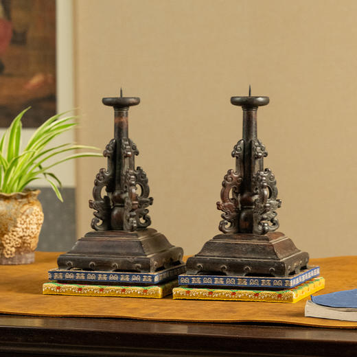 清中期 黄花梨透雕螭龙纹站牙烛台（一对） 商品图0