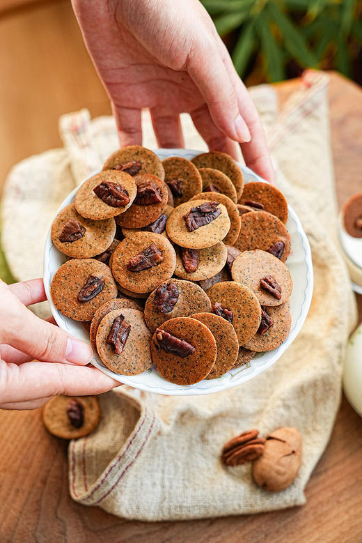 //【一方云拾奶香小脆】新品 怎么办❗一直惦记的零食🤩碧根果含量≥35%！‼️仿佛是饼干版坚果奶茶🧋大颗坚果碰上轻脆红茶小饼！脆上加脆，营养加倍！  商品图2