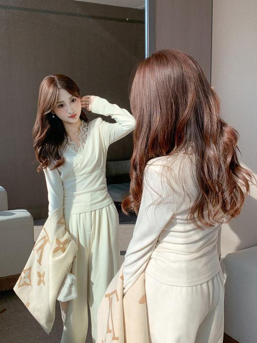 张心子【冬日宅家】V领蕾丝边秋冬新款时尚百搭两件套套装 U2411049 商品图3