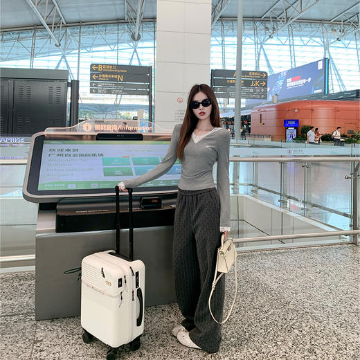 <曾小咸推荐>V领蕾丝边连帽修身上衣 日常129.99/件 立减60 秒杀69.99/件！！ 商品图2