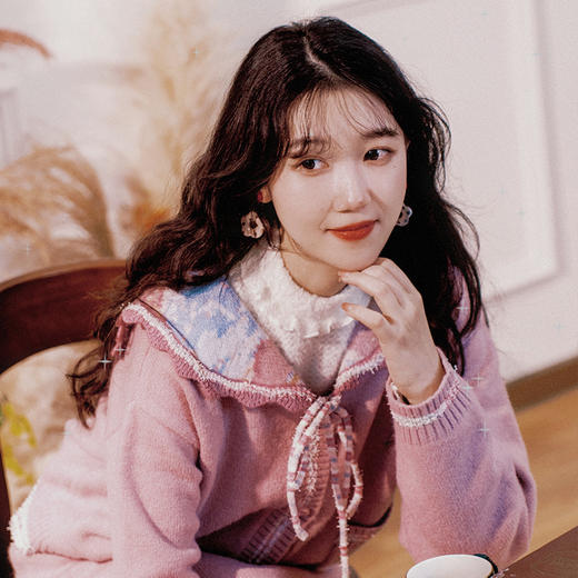 两三事 葡下春茗 2024冬新款流苏装饰毛织两件套女时尚套装 商品图3