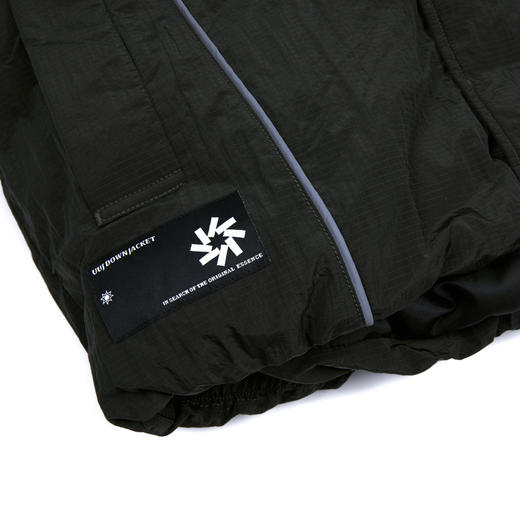 【新品上新】HX 冬季短款带帽羽绒服Z100440032101/02 商品图7