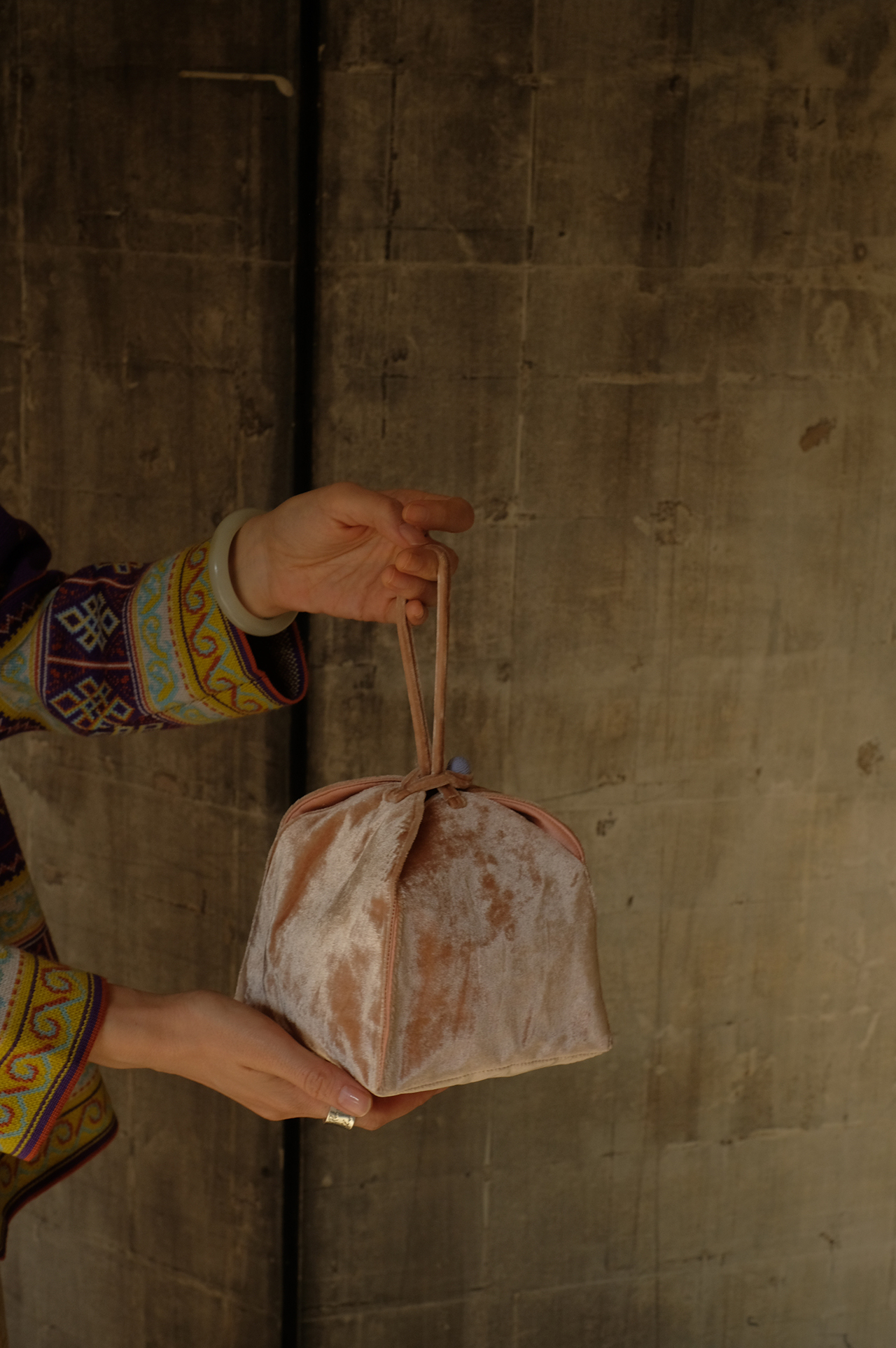 宫灯系列 | 100%真丝丝绒豆沙红小灯笼包