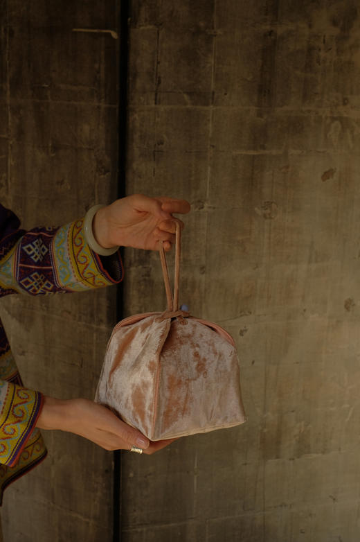 宫灯系列 | 100%真丝丝绒豆沙红小灯笼包 商品图0