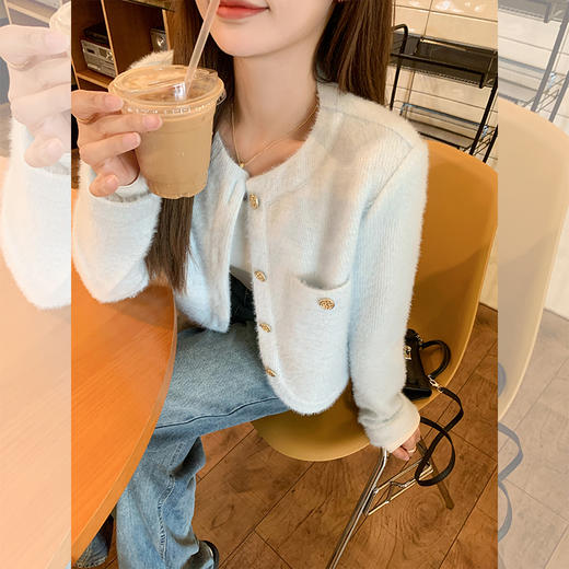 【269元任选2件】现货！成本巨贵，拍下包赚！ 系扣小香风短款外套 商品图1