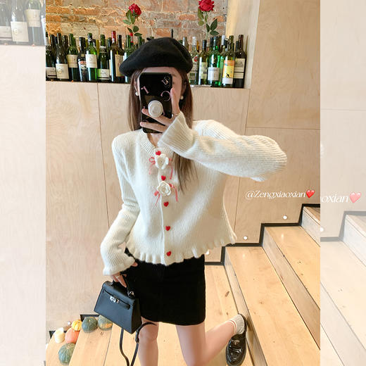 <曾小咸推荐> 米杏色爱心扣子毛衣 商品图2