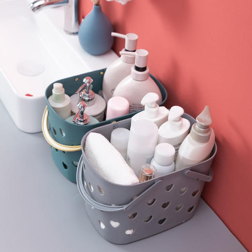 「9.9元包邮！买2送1」塑料手提爱心沐浴篮子 浴室洗漱收纳整理篮浴筐心形镂空洗澡篮收纳筐 商品图1