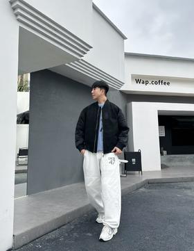 D家 早春新款 黑色麂皮 标志性藤格纹袖 拉链款短夹克外套