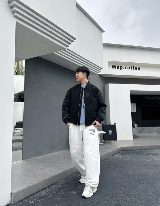 D家 早春新款 黑色麂皮 标志性藤格纹袖 拉链款短夹克外套 商品图0