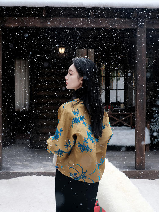 盛唐牡丹| 琥珀黄底色真丝漳绒外套-钉珠款(钉珠花纹随机） 商品图9